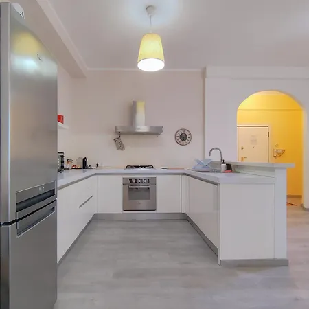 Lägenhet Piazza - Spazio, Comfort E Wifi